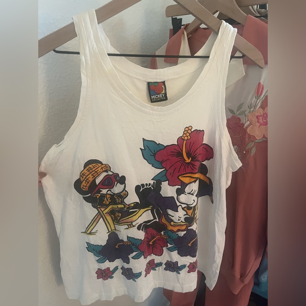 𝕧𝕚𝕟𝕥𝕒𝕘𝕖 disney unlimited cropped white tank top